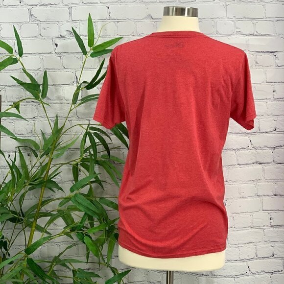 🎉Disney Red Lion King Hakuna Matata Graphic Tee - Picture 3 of 5